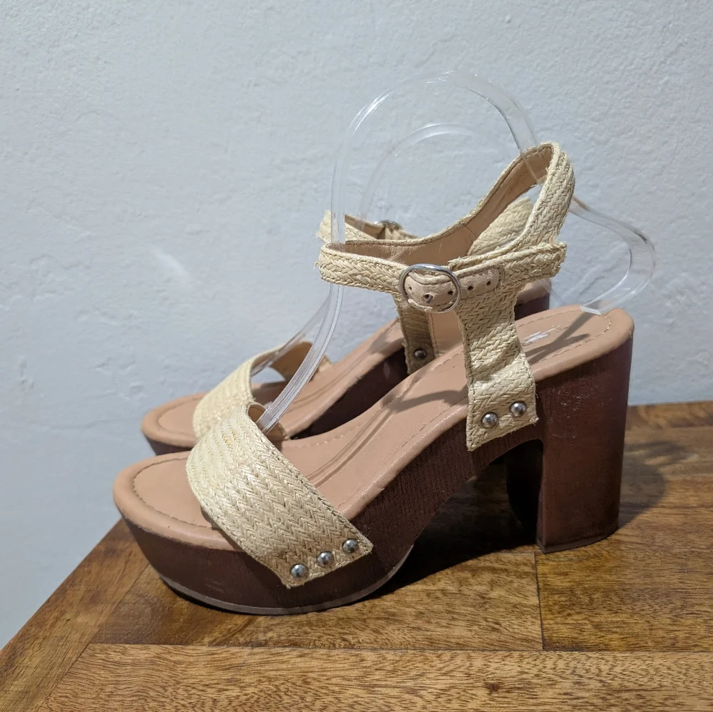 Torrid Woodgrain Platform Heel Sandal (WW)‎ Tan Brown Chunky Size 8